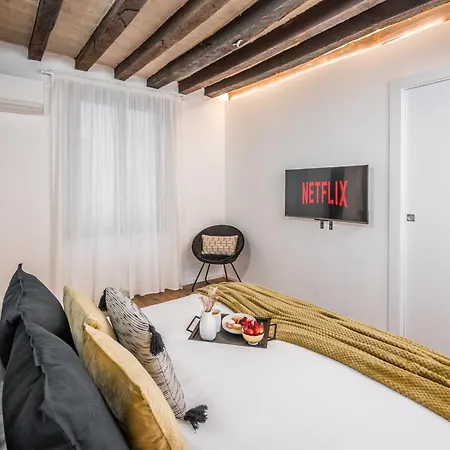 Design In Centro A Modena, Pass Parcheggio Incluso, Ciao Bella アパート *